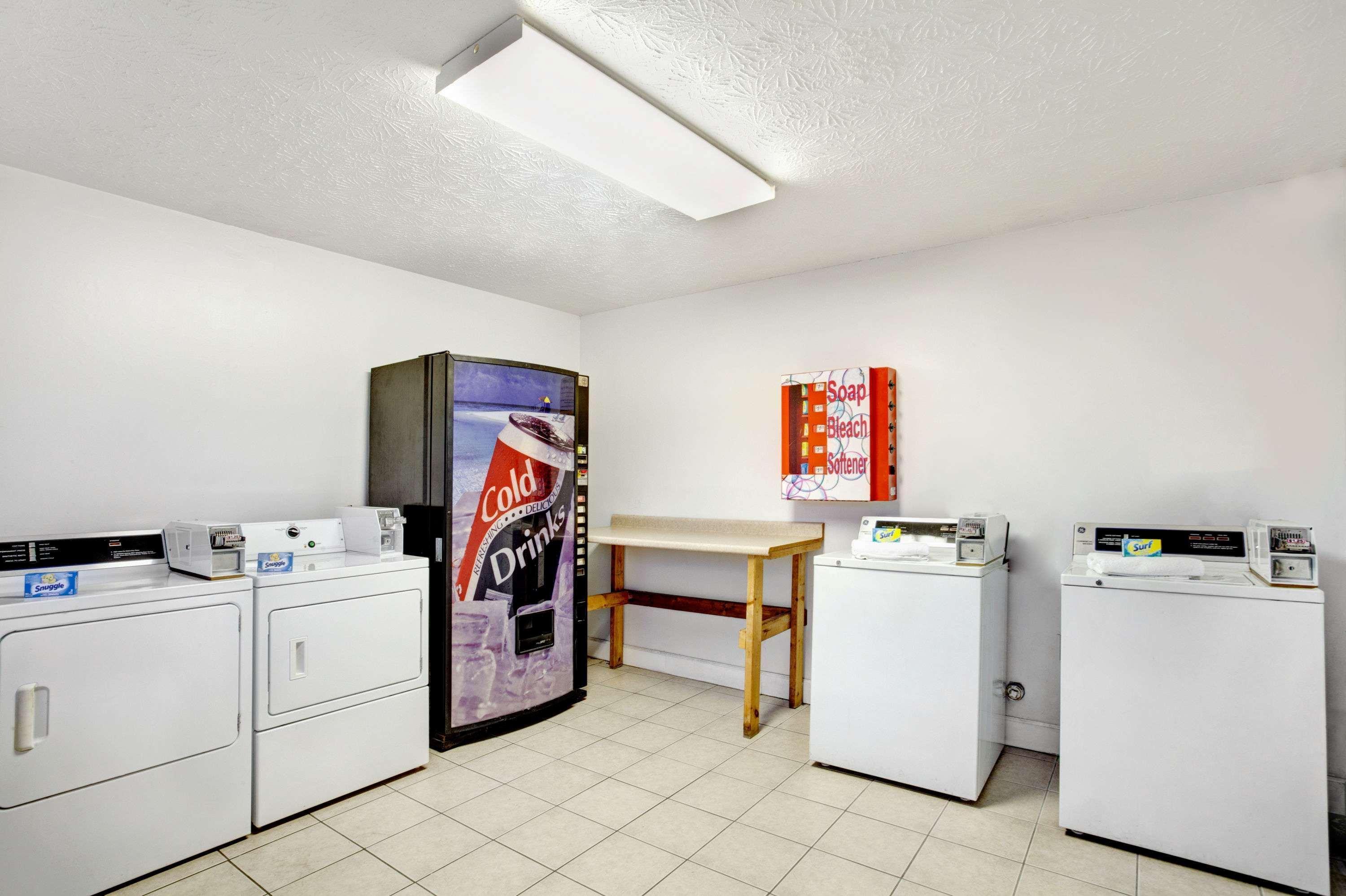 Super 8 By Wyndham Whites Creek/ Nashville Nw Area Buitenkant foto